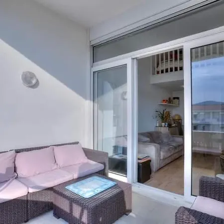 Bord De Les Pins Apartment *