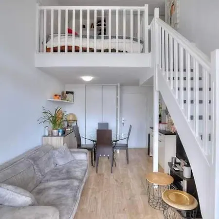 Bord De Les Pins Apartment *