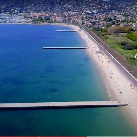 Bord De Les Pins Apartment